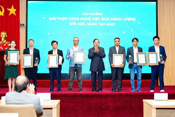 Tomexco Đạt Giải “Giải Pháp Công Nghệ Hiệu Quả Năng Lượng Đổi Mới Sáng Tạo 2025”